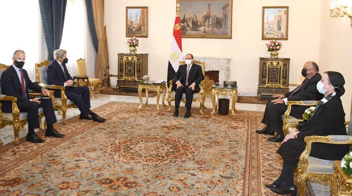 استقبل السيد الرئيس عبد الفتاح السيسي اليوم السيد جون كيري المبعوث الرئاسي الأمريكي الخاص للمناخ، وذلك 49216