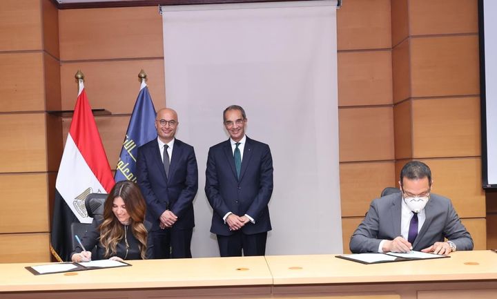 ICT Minister Witnesses Signing Two MoUs with Microsoft to Support Decent Life Initiative, Education at EUI The Minister of Communications and Information Technology Amr Talaat has witnessed the 49966