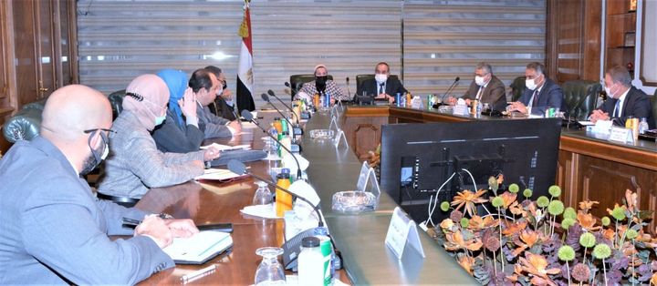 وزيرا البيئة والطيران المدنى يجتمعان بشأن الإستعدادات الخاصة لمؤتمر COP27 وزيرة البيئة : دورات تدريبية 56245