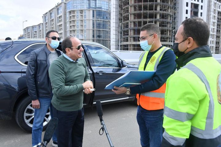 تفقد السيد الرئيس عبد الفتاح السيسي بعد ظهر اليوم الجمعة أعمال إنشاء محور حسب الله الكفراوي الذي يربط بين 57323