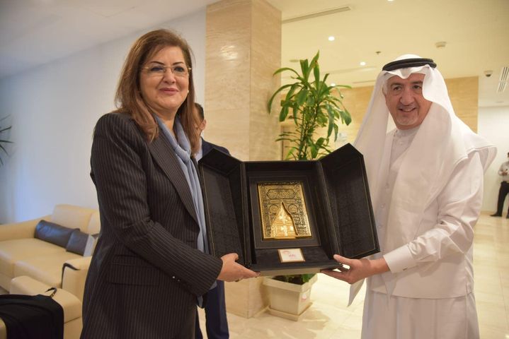 خلال زيارتها لمقر البنك الاسلامي للتنمية بمدينة جدة: وزيرة التخطيط والتنمية الاقتصادية تلتقي بالرئيس 59599