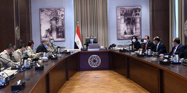 رئيس الوزراء يتابع مع رئيس الهيئة الهندسية الموقف التنفيذي لعدد من المشروعات التي تنفذها الهيئة مدبولي يشيد 64973