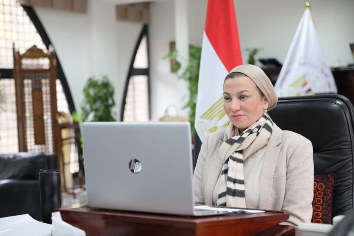 وزارة البيئة: وزيرة البيئة ومحافظ الفيوم يناقشان فرص الاستثمار بالمحميات وادارة المخلفات 70276