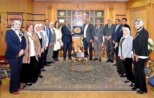 ممثلو جائزة مصر للتميز الحكومي والمجلس الأعلى للجامعات في زيارة لجامعة المنصورة لمتابعة عملية التحكيم 74566 1