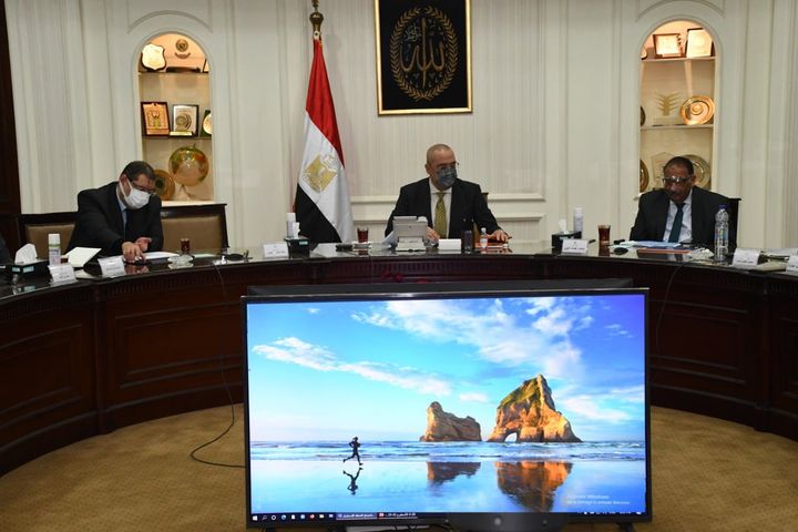 وزارة الإسكان والمرافق والمجتمعات العمرانية: وزيرا التخطيط والإسكان يناقشان الخطة 95830