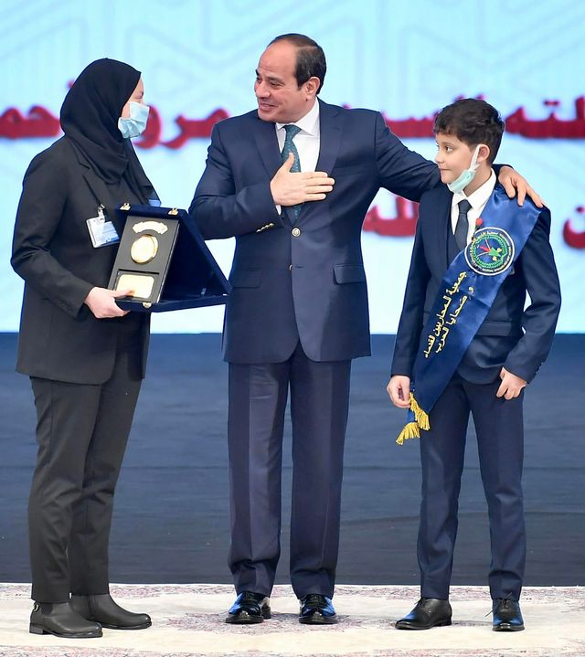 السيد الرئيس عبد الفتاح السيسي يكرم أسر الشهداء 24615