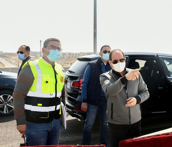 تفقد السيد الرئيس عبد الفتاح السيسي اليوم الجمعة الأعمال الإنشائية بعدد من الطرق والمحاور والأعمال الصناعية 28583