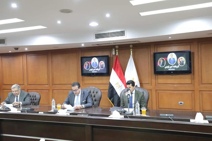 وزير التعليم العالي يرأس اجتماع مجلس الاتحاد الرياضي المصري للجامعات - وزيرا التعليم العالي والرياضة يبحثان 31331