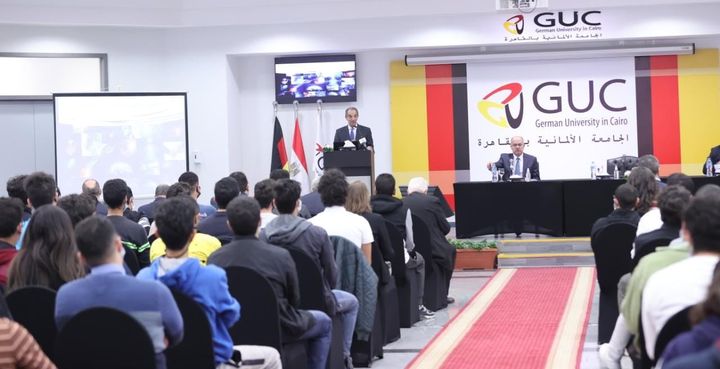 وزير الاتصالات يلقي كلمة خلال ندوة مصر الرقمية رؤية وتنفيذ بالجامعة الألمانية بالقاهرة أكد الدكتور عمرو 37694