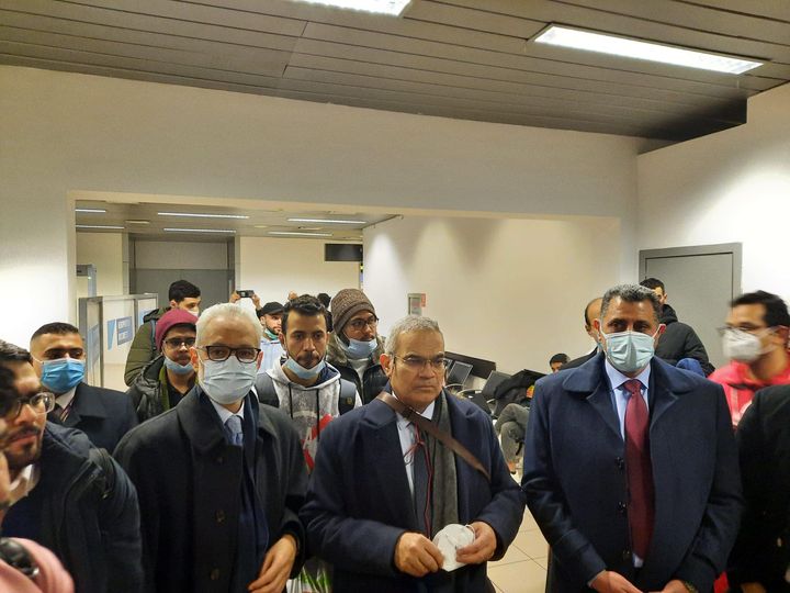 نجاح تسفير المواطنين المصريين من رومانيا بعد عبورهم الحدود الأوكرانية ــ في إطار تضافر جهود 54877
