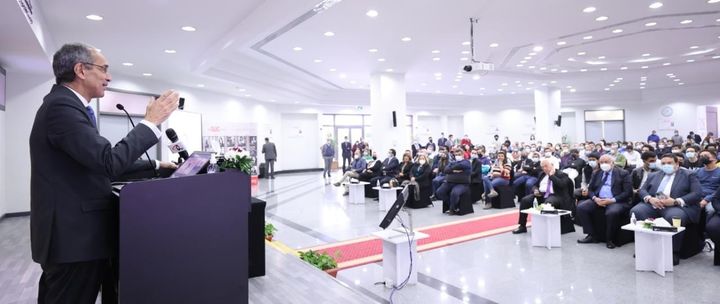 فى كلمته خلال ندوة مصر الرقمية رؤية وتنفيذ بالجامعة الألمانية بالقاهرة الدكتور/ عمرو طلعت وزير الاتصالات 89421