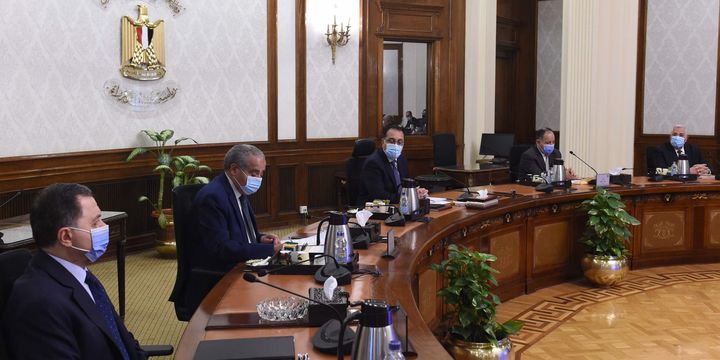رئيس الوزراء يتابع جهود توفير السلع الأساسية بالأسواق المحلية مدبولي: تأمين السلع الأساسية 90170