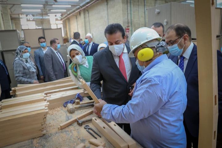 وزارة الصحة والسكان: وزير التعليم العالي والقائم بعمل وزير الصحة يتفقد مخازن وورش وزارة الصحة 91383