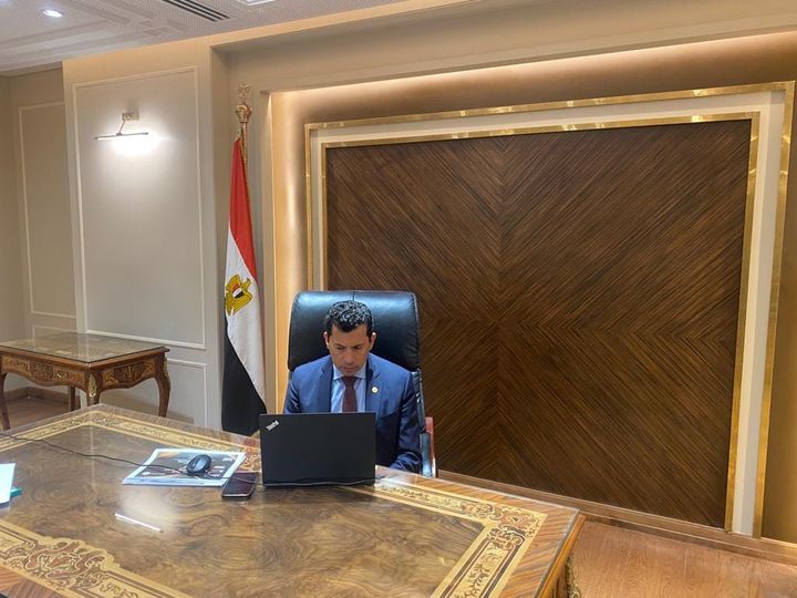 وزارة الشباب والرياضة: وزير الشباب والرياضة يعقد اجتماعًا مع قيادات الوزارة بالحي الحكومي 96733