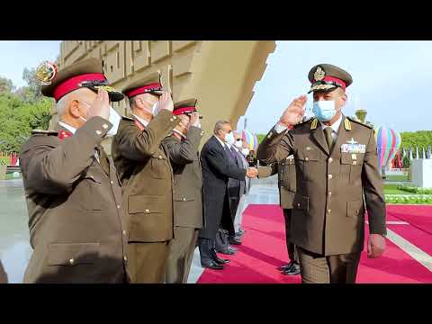 الرئيس عبد الفتاح السيسى ينيب القائد العام بوضع اكليل الزهور على النصب التذكارى hqdefaul 49