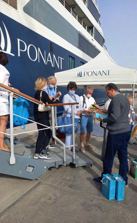 - مكتب الهيئة المصرية العامة للتنشيط السياحي بمحافظة السويس يستقبل ١٢٠ سائحاً قادما على متن أحد البواخر 14337