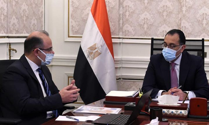 رئيس الوزراء يلتقي رئيس مجلس إدارة البورصة المصرية مدبولي: نحرص على التنسيق الدائم مع إدارة البورصة 23778