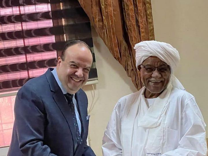 السفير المصرى فى الخرطوم يلتقي رئيس المفوضية القومية للسلام ***** التقى السفير حسام عيسى، سفير جمهورية مصر 46555