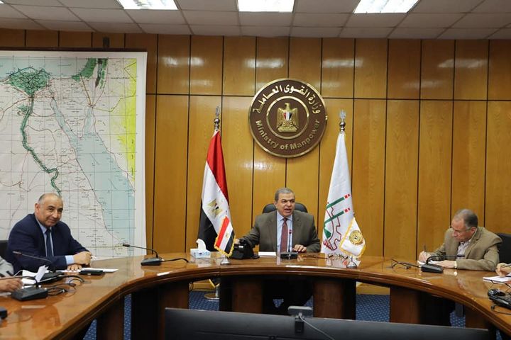 وزارة القوى العاملة: سعفان في اجتماعه باللجنة العليا المشرفة علي الانتخابات النقابية في 69111