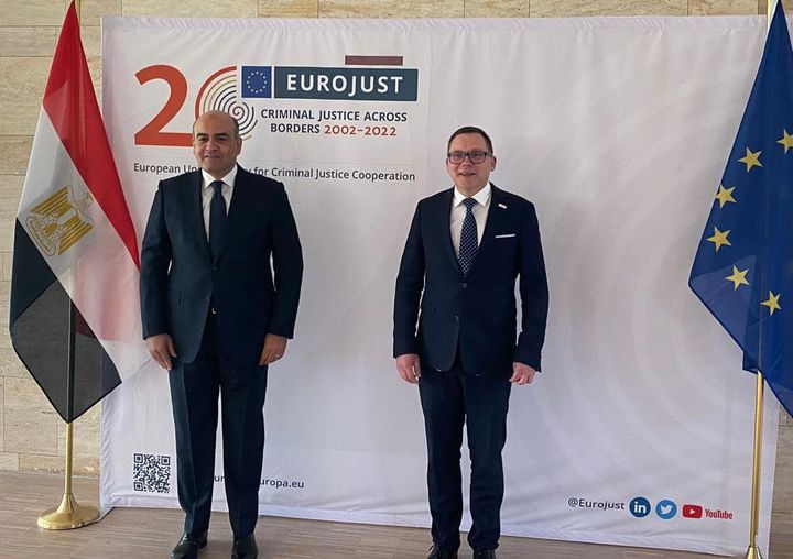 السفير المصري لدى مملكة هولندا يلتقي برئيس منظمة EuroJust التقى السفير حاتم عبد القادر، سفير جمهورية 90565