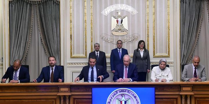 رئيس الوزراء يشهد توقيع مذكرة تفاهم بين المنطقة الاقتصادية لقناة السويس وتحالف الوقود الأخضر لإنتاج 350 ألف طن 91921