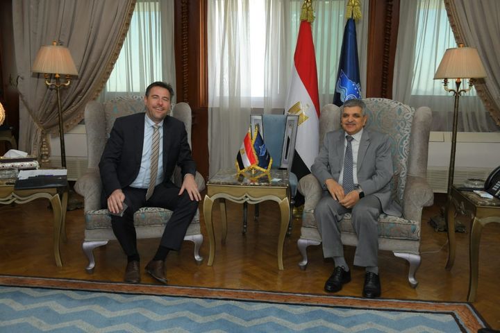 هيئة قناة السويس: الفريق أسامة ربيع يبحث سبل التعاون المشترك مع رئيس تطوير الأعمال بالشرق 37927