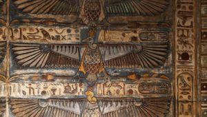 نجحت البعثة الأثرية المصرية الألمانية المشتركة العاملة بمعبد إسنا في الكشف عن النقوش والصور والألوان