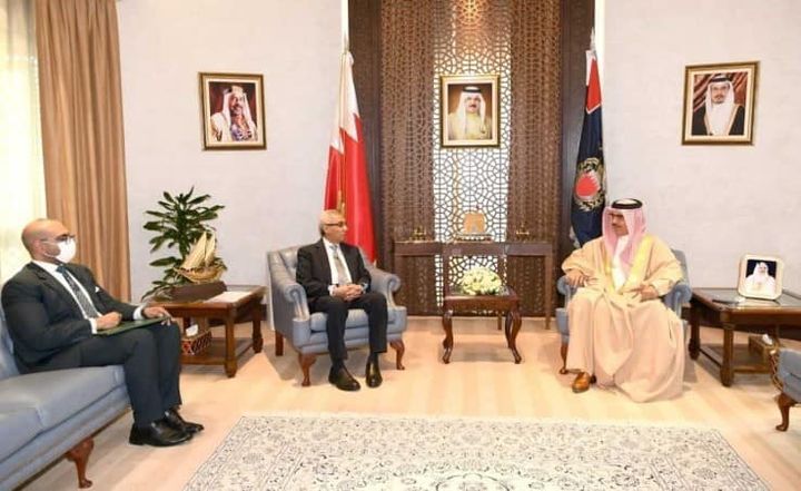 سفير جمهورية مصر العربية لدى مملكة البحرين يلتقي وزير الداخلية ـ التقى السفير ياسر شعبان، 47774