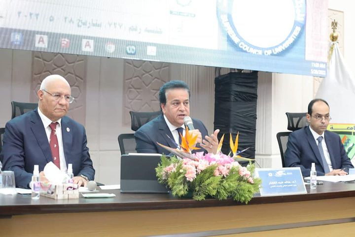 وزير التعليم العالي يرأس اجتماع المجلس الأعلى للجامعات بمقر جامعة بنها بالعبور المجلس يؤكد في اجتماعه 48030