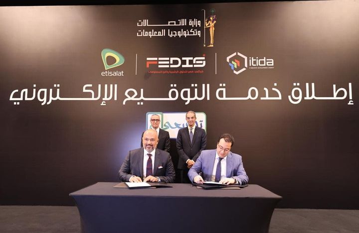 الدكتور/ عمرو طلعت وزير الاتصالات وتكنولوجيا المعلومات يشهد إطلاق خدمات التوقيع الالكترونى توقيعى 48715
