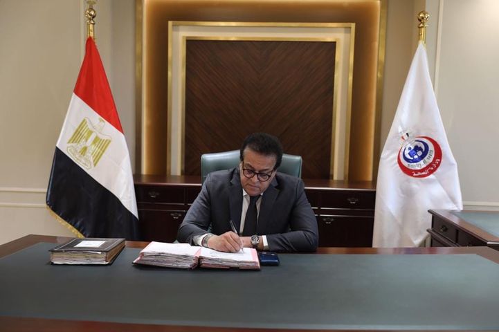 وزارة الصحة والسكان: الدكتور خالد عبدالغفار يباشر مهام عمله من المقر الجديد لوزارة الصحة 76036