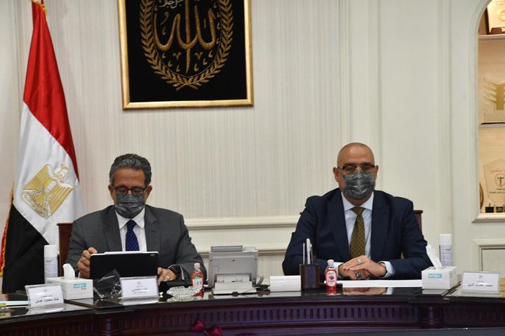 وزيرا الإسكان والسياحة والآثار يترأسان اجتماع اللجنة الوطنية لمتابعة الموقف التنفيذى لمشروع تطوير موقع 76484