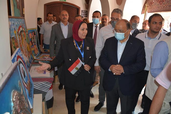 وزارة التنمية المحلية: وزيرا التنمية المحلية و السياحة و الآثار ومحافظ البحيرة يستمعون لعرض 84584