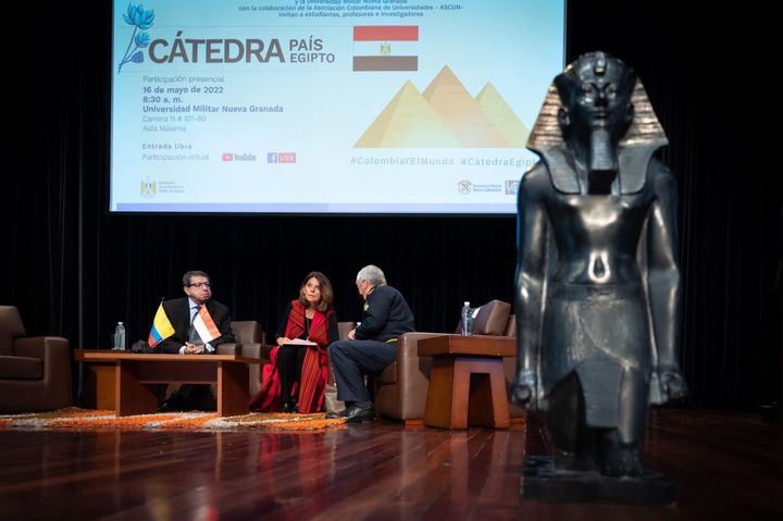 السفارة المصرية فى كولومبيا تشارك فى فعاليات اليوم الأكاديمي المصري الذى نظمته وزارة الخارجية الكولومبية 91571