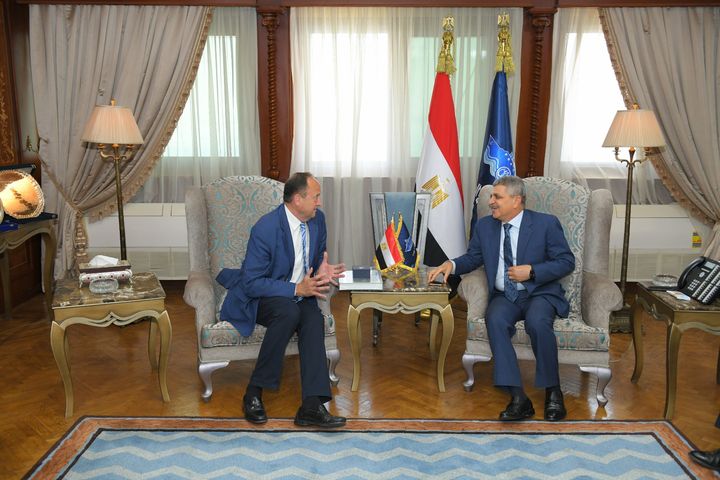 الفريق أسامة ربيع يلتقي المدير العام للمتحف القومي البحري الفرنسي لبحث سبل التعاون المشترك التقي الفريق 93762