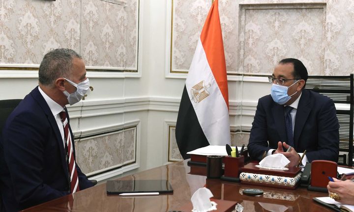 رئيس الوزراء يستعرض مع المستثمر الصناعي أحمد السويدي الفرص الاستثمارية في قطاع الصناعة مدبولي: خطة لزيادة 93885