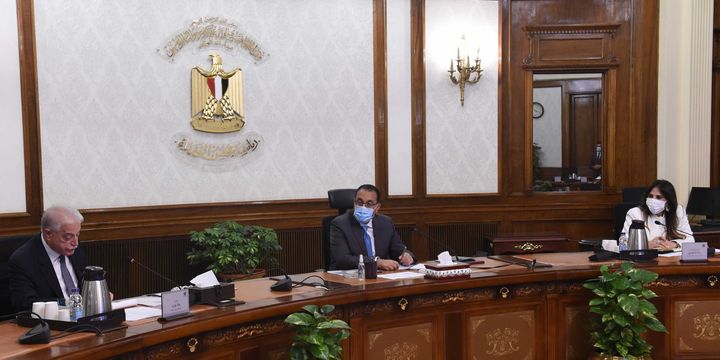 رئيس الوزراء يتابع مع محافظ جنوب سيناء الموقف التنفيذي لمشروعات تطوير مدينة شرم الشيخ اجتمع الدكتور مصطفى 97806