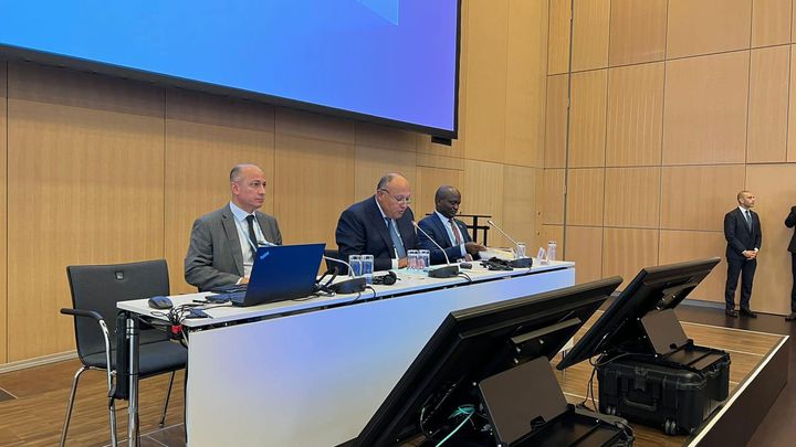 وزير الخارجية يلتقي مجموعة المفاوضين الأفارقة لتغير المناخ في مدينة بون ***** التقى اليوم الأربعاء ٨ يونيو 12188
