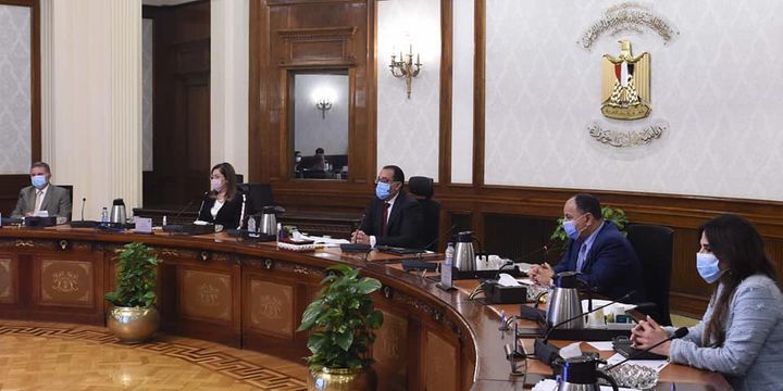 رئيس الوزراء يعقد اجتماعا لاستعراض التصور المحدث للبرنامج المتكامل للطروحات الحكومية عقد الدكتور 13993