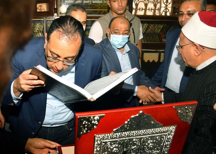 رئيس الوزراء يختتم جولته بالغربية بتفقد أعمال تطوير ساحة مسجد السيد البدويّ بطنطا وتطوير المنطقة المحيطة به 21982