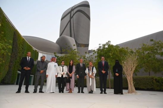 26 يونيو 2022 - وفد رسمي من وزارة السياحة والآثار يزور معرض شطر المسجد بالسعودية 24410