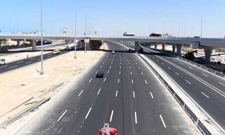 خلال جولته بمدينة العلمين الجديدة: رئيس الوزراء يؤكد أهمية أعمال تطوير وتوسعة طريق إسكندرية / مطروح 78845