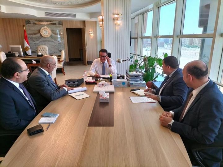 وزارة الصحة والسكان: القائم بأعمال وزير الصحة يبحث سبل تحسين الخدمات الطبية المقدمة للمواطنين 96889