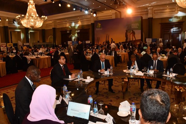 تحت عنوان فرص التنمية والتمويل بأفريقيا والدول العربية فى ضوء المتغيرات العالمية: وزير الإسكان يُشارك فى 99516