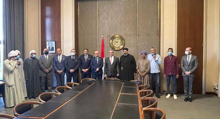 خبر صحفي  قام السفير صلاح عبد الصادق، مساعد وزير الخارجية للشؤون القنصلية والمصريين في الخارج، صباح 39465