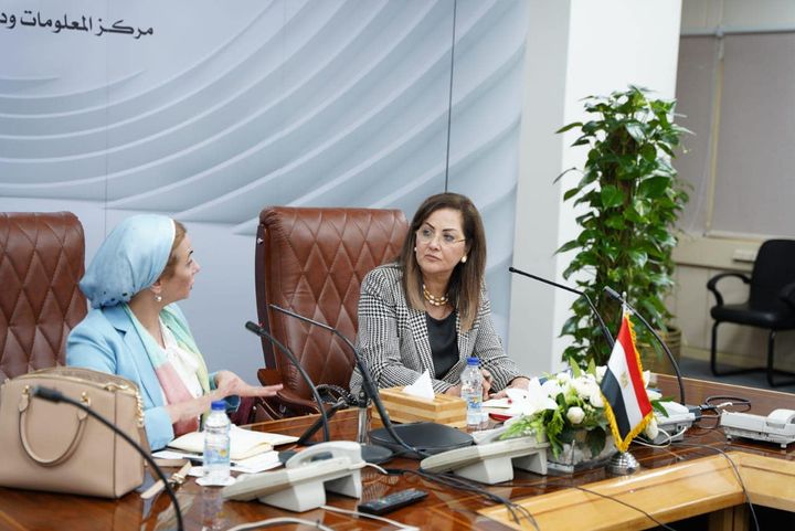 وزيرتا التخطيط والتنمية الاقتصادية والبيئة تتابعان الأعمال الخاصة بتجهيزات استضافة مصر لمؤتمر المناخ COP27 87034