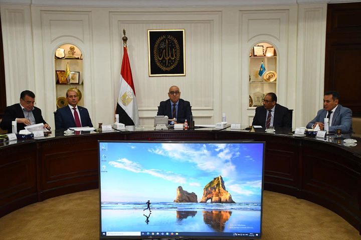 وزارة الإسكان والمرافق والمجتمعات العمرانية: وزير الإسكان يتابع الموقف التنفيذي لمشروع تطوير 93853