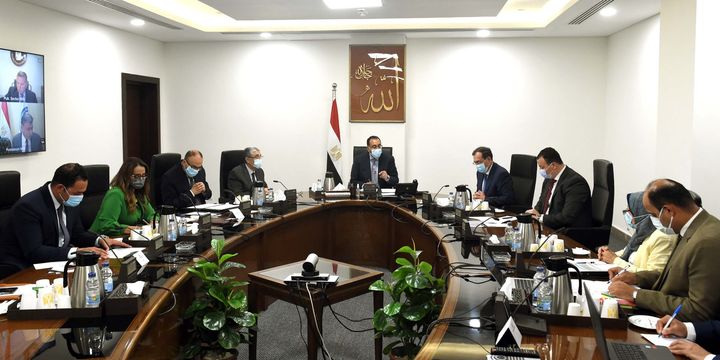 رئيس الوزراء يلتقي وزيري الكهرباء والبترول لمتابعة خطط الربط الكهربائي مع الدول المجاورة وجهود إقامة 19949