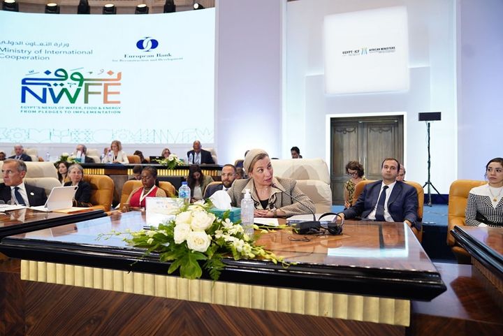 وزيرة البيئة تشارك فى إجتماع المائدة المستديرة على هامش النسخة الثانية من منتدى مصر للتعاون الدولي والتمويل 11235