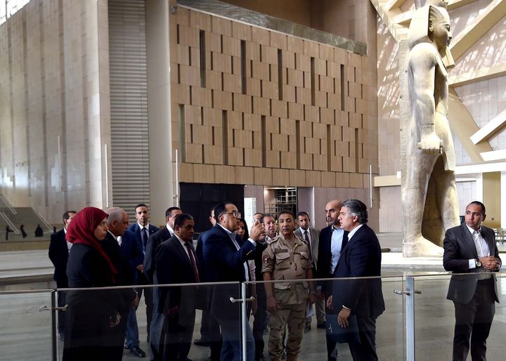 خلال زيارته للمتحف المصري الكبير: رئيس الوزراء يتابع من الموقع تفاصيل الأعمال الجاري تنفيذها لتطوير محيط 17898
